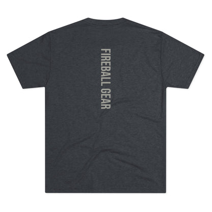 Fireball Gear - Flamme &amp; Ausrüstung zentriert - Grau &amp; Weiß - Unisex Triblend T-Shirt